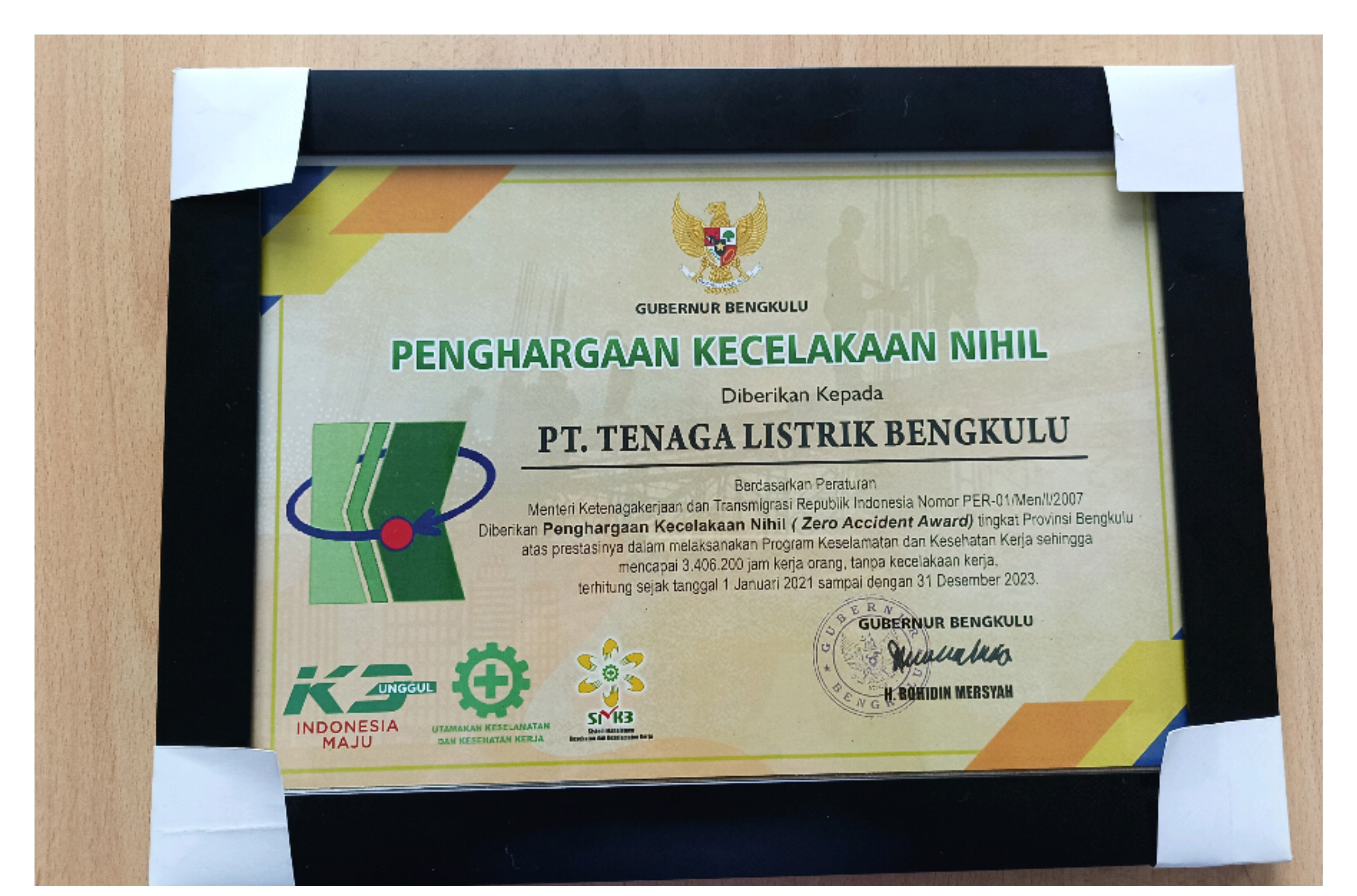 Bengkulu power company wins “Zero Accident Award” from Bengkulu provincial government